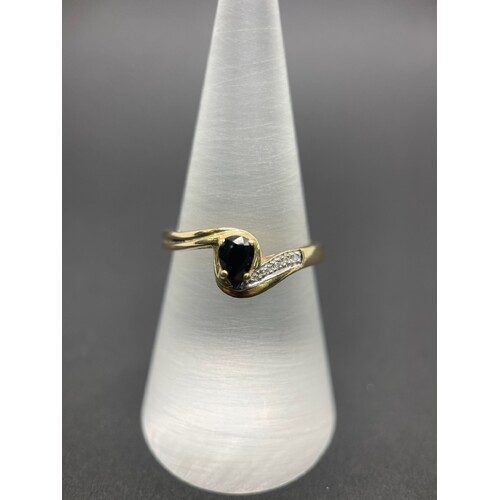 Ladies 10ct Yellow Gold Blue Gemstones and Diamonds Ring