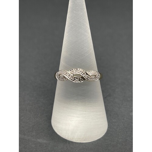 Ladies 9ct Yellow Gold Twisted Design Diamond Ring