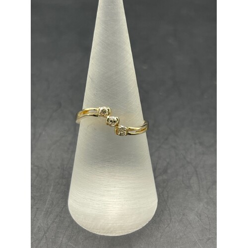 Ladies 9ct Yellow Gold 3 Stone Diamond Ring