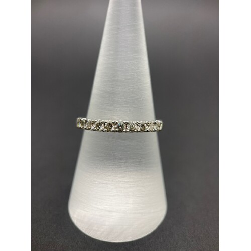 Ladies 9ct white gold diamond wedding band ring