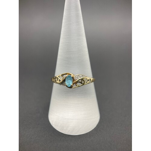 Ladies 9ct Yellow Gold Blue Gemstone and Diamond Chip Ring