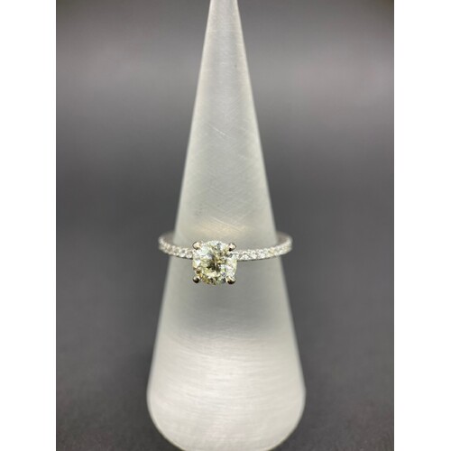 This Ladies 18ct white gold diamond engagement ring