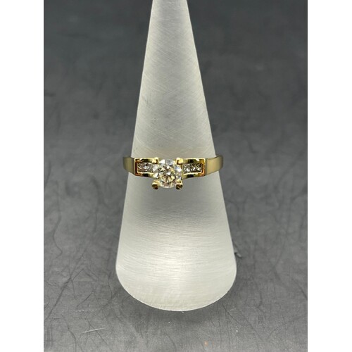 Ladies 18ct Yellow Gold Diamond Engagement Ring