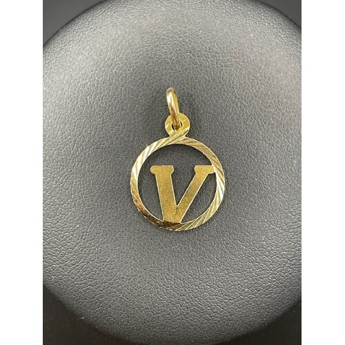 Unisex 18ct Yellow Gold Letter V Pendant