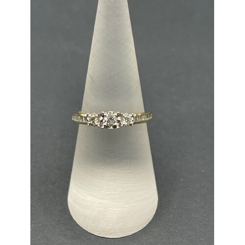 Ladies 9ct Yellow Gold Diamond Ring