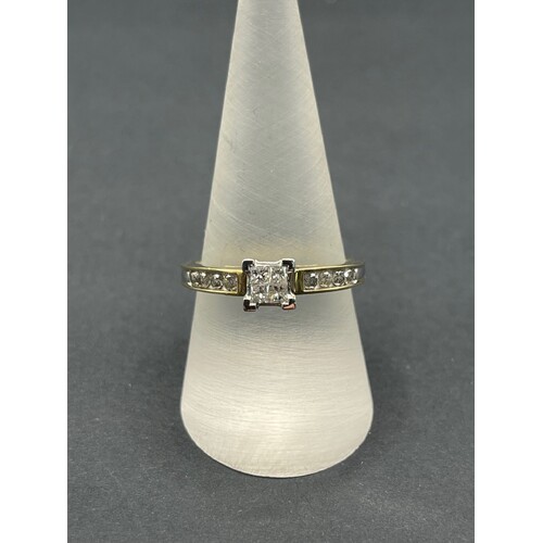 Ladies 9ct Yellow Gold Diamond Ring