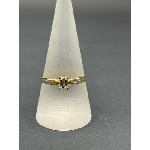 Ladies 18ct Yellow Gold Diamond Ring