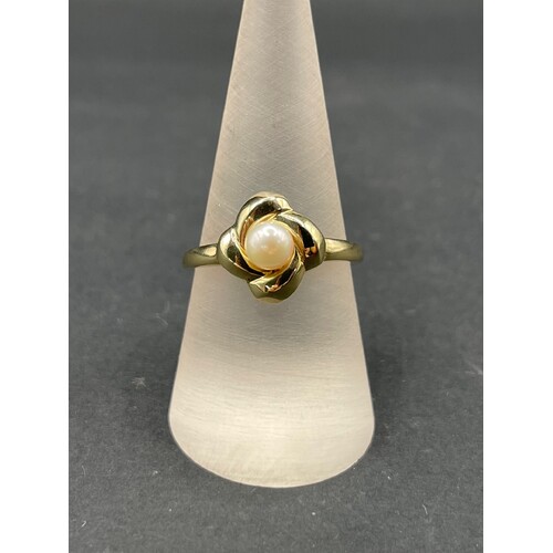 Ladies 14ct Yellow Gold White Pearl Ring