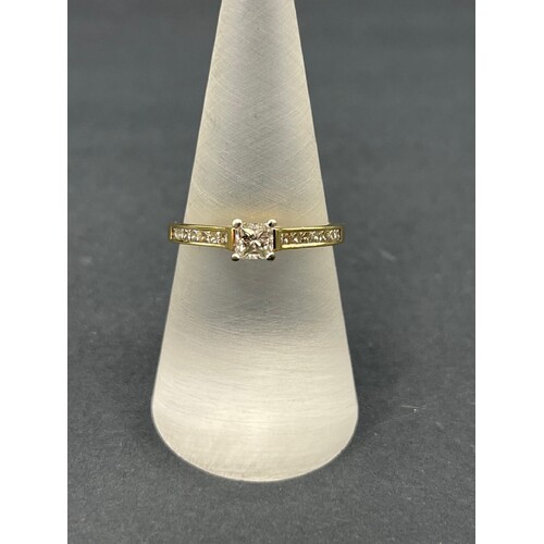 Ladies 18ct Yellow Gold Diamond Engagement Ring