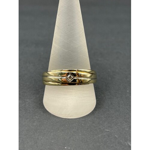 Men's 9ct Yellow Gold Solitaire Diamond Ring