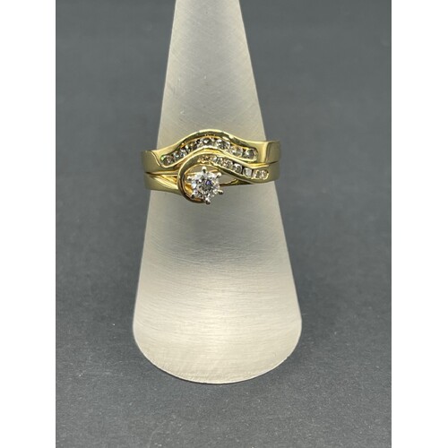 Ladies 18ct Yellow Gold Diamond Ring Set