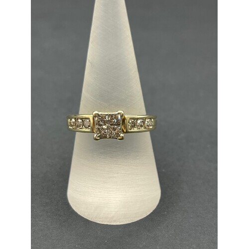 Ladies 9ct Yellow Gold Diamond Ring