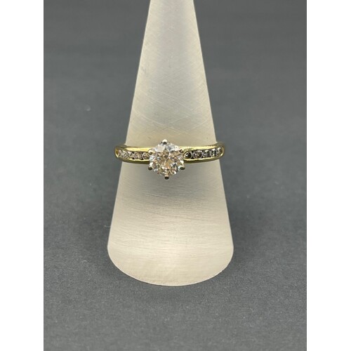 Ladies 18ct Yellow Gold Diamond Ring