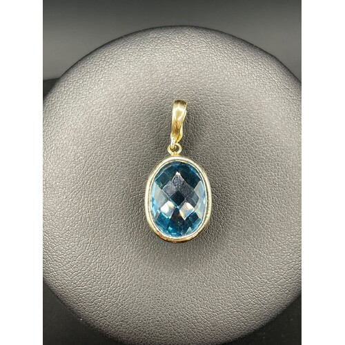 Ladies 14ct Yellow Gold Blue Gemstone Pendant