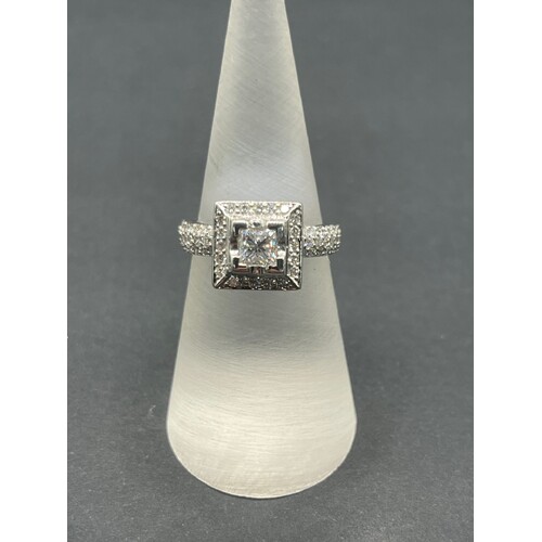 Ladies 18ct White Gold Diamond Ring