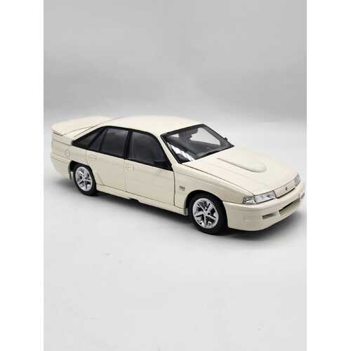 Biante 1/18 Scale Holden VN Commodore SS Group A Development Car Alpine White