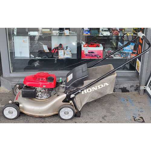 Honda HRR216 21 Inch Twin Blade Self Propelled Mower with Mulcher