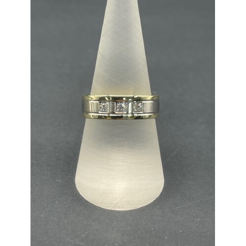 Mens 9ct Yellow Gold Diamond Ring