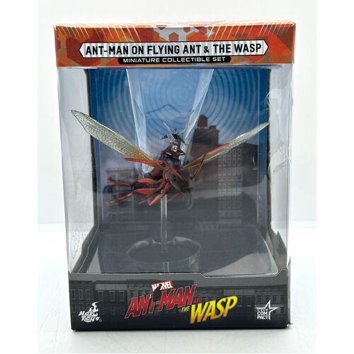 Hot Toys Marvel Ant-Man on Flying Ant and The Wasp Miniature Collectible Set