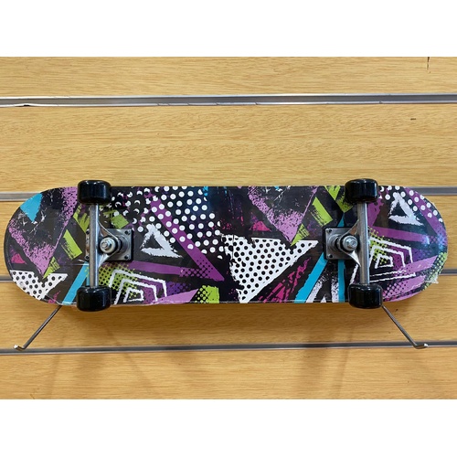 Bensons Trading Challenge Skateboard 78cm Weight 1800g Durable and Lightweight