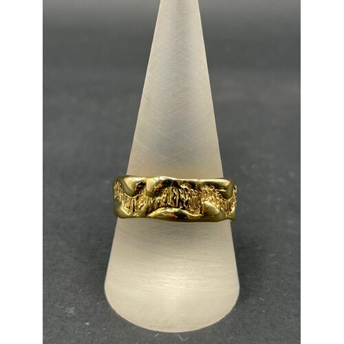 Mens 18ct Yellow Gold Wave Edge Ring