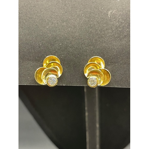 Ladies 18ct Yellow Gold Cubic Zirconia Stud Earrings