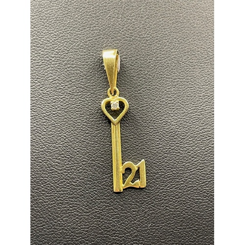 Ladies 18ct Yellow Gold Milestone 21 Key Pendant