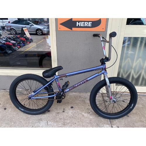 Damned BMX Bike Smoke Grey Forgotten BMX 21 Inch Top Tube Cromo 9.5 PC Pedals