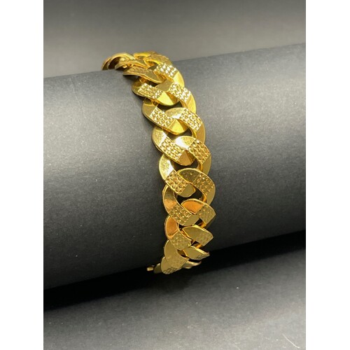 Mens 22ct Yellow Gold Curb Link Bracelet