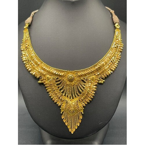 Ladies 22ct Yellow Gold Filigree Choker Pendant Necklace