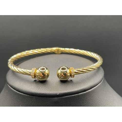 Ladies 18ct Yellow Gold Cuff Hinged Bangle