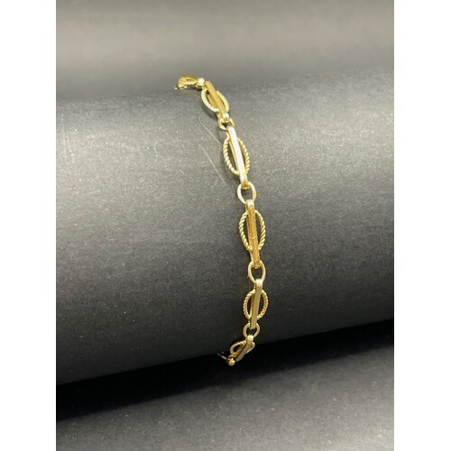 Ladies 18ct Yellow Gold Fancy Link Bracelet