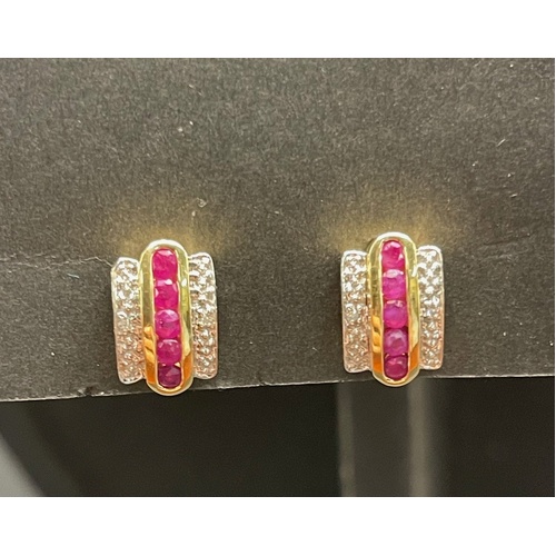 Ladies 14ct Yellow Gold Red Gemstone Stud Earrings