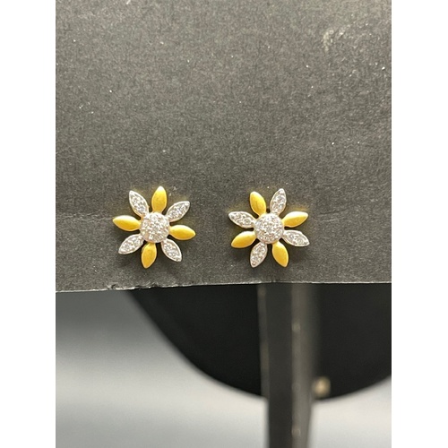 Ladies 22ct Yellow Gold Flower Stud Earrings