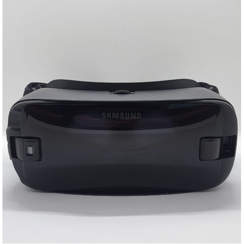 Samsung Gear VR Oculus SM-R324 with Controller and Manual in Box