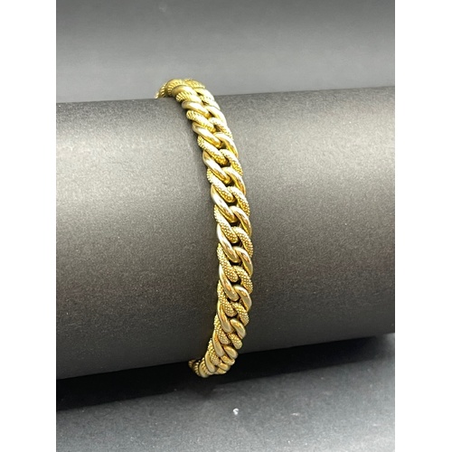 Ladies 18ct Yellow Gold Fancy Curb Link Bracelet